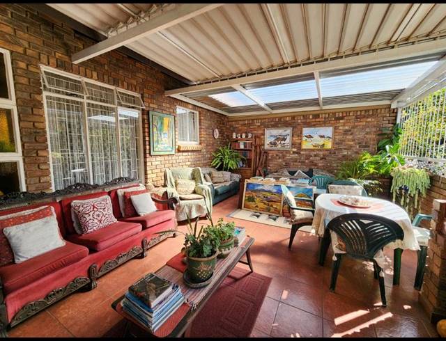 2 BEDROOM TOWNHOUSE FOR SALE IN CLARINA